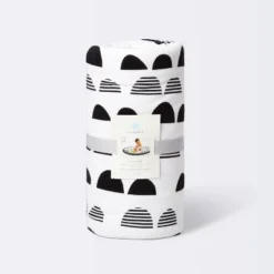 Round Activity Playmat Scallop - Cloud Island™ Black/White -Cloud Island GUEST 67467ea3 4206 4690 a1fc a598e3fa042d